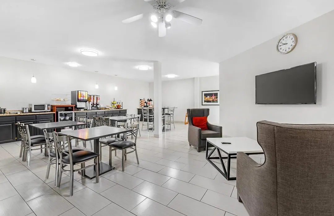 Mainstay Suites Madison Airport-1