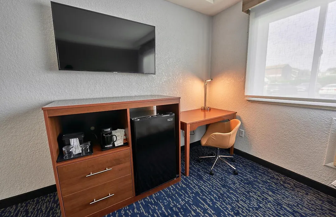 Hyannis Plaza Hotel-1