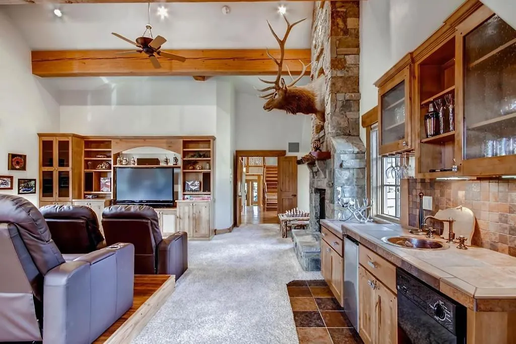 Hatari Lodge Holiday Home-1