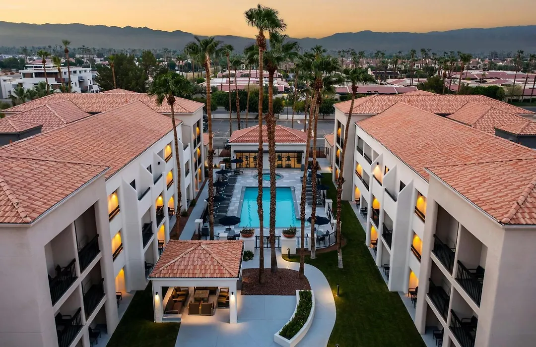Courtyard By Marriott Palm Springs-1