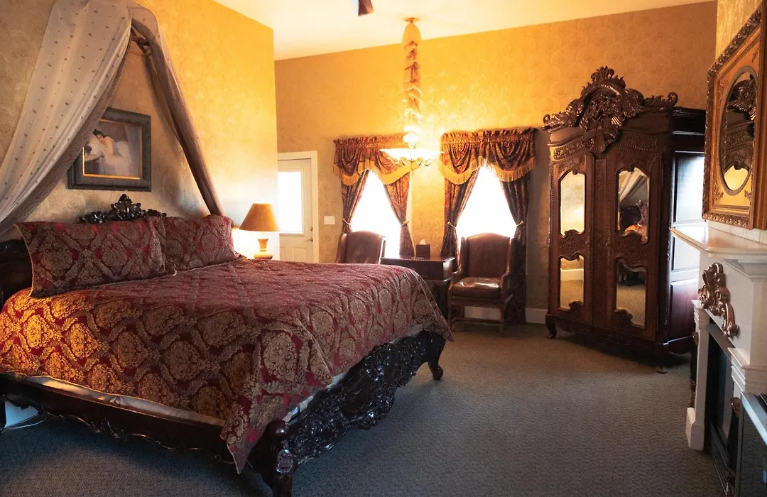 Gruene River Hotel & Retreat-1