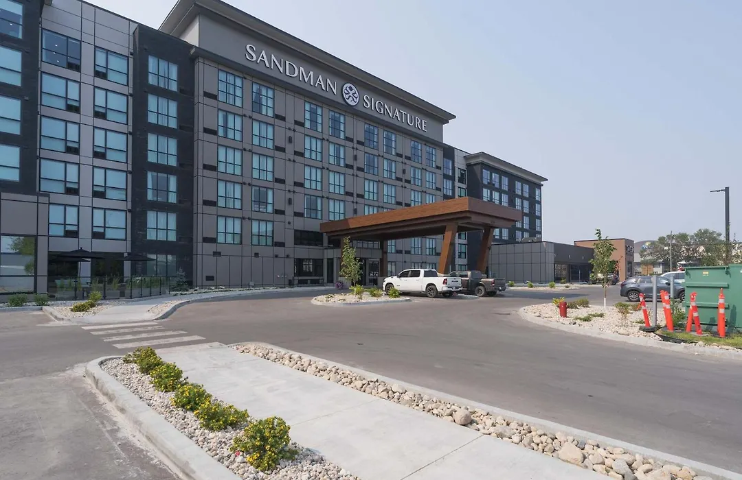 Sandman Signature Winnipeg Airport Hotel & Suites-1