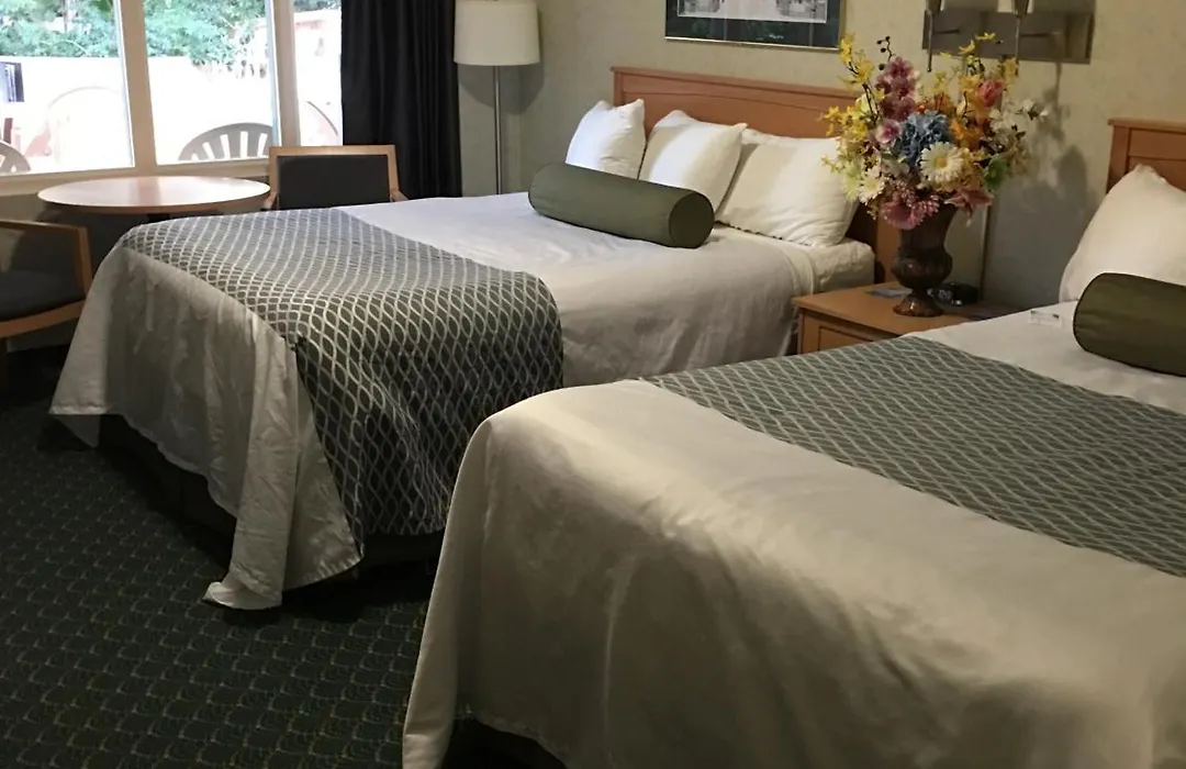 Travelodge By Wyndham Winnipeg East-1