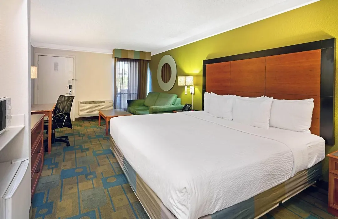 Travelodge By Wyndham Phoenix North-1
