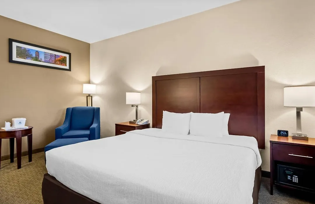 Quality Suites Irving-Las Colinas-1