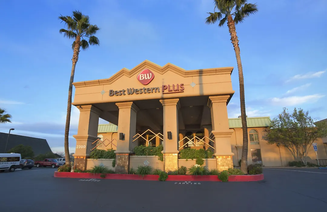 Best Western Plus Hilltop Inn-1
