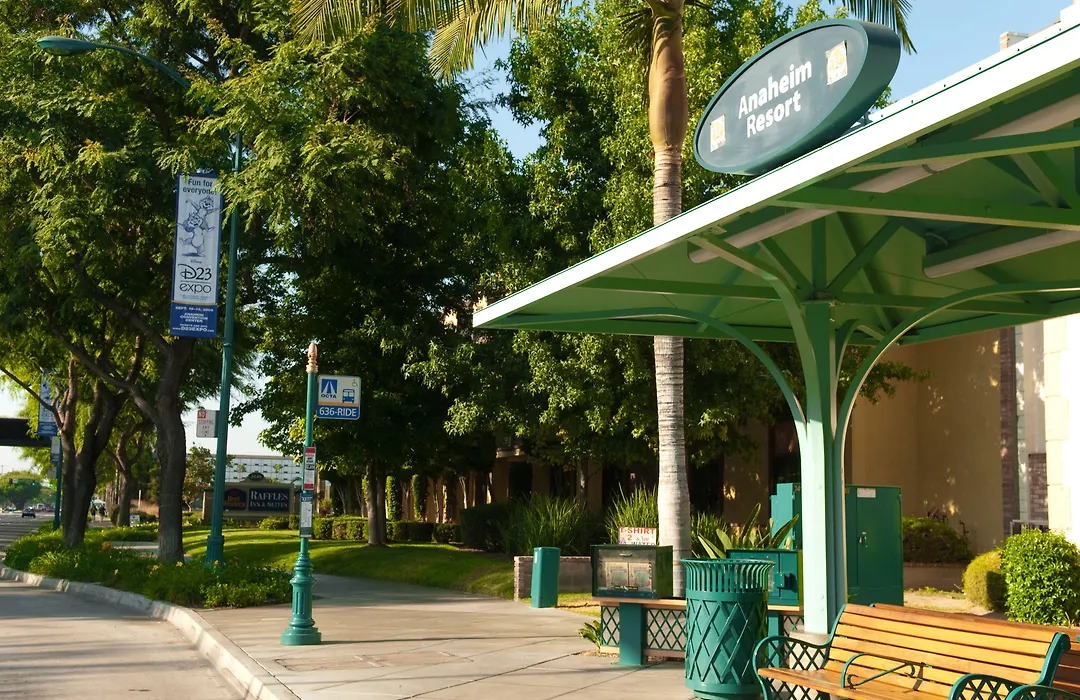 Best Western Plus Raffles Inn & Suites-1