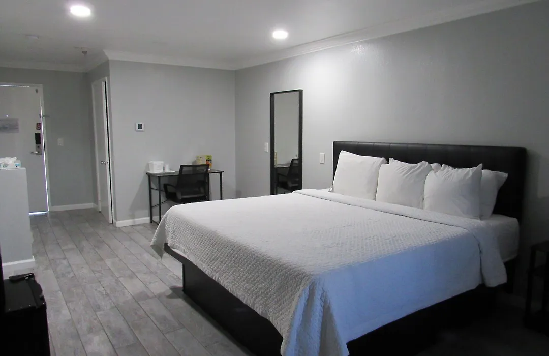 Capri Suites Anaheim-1