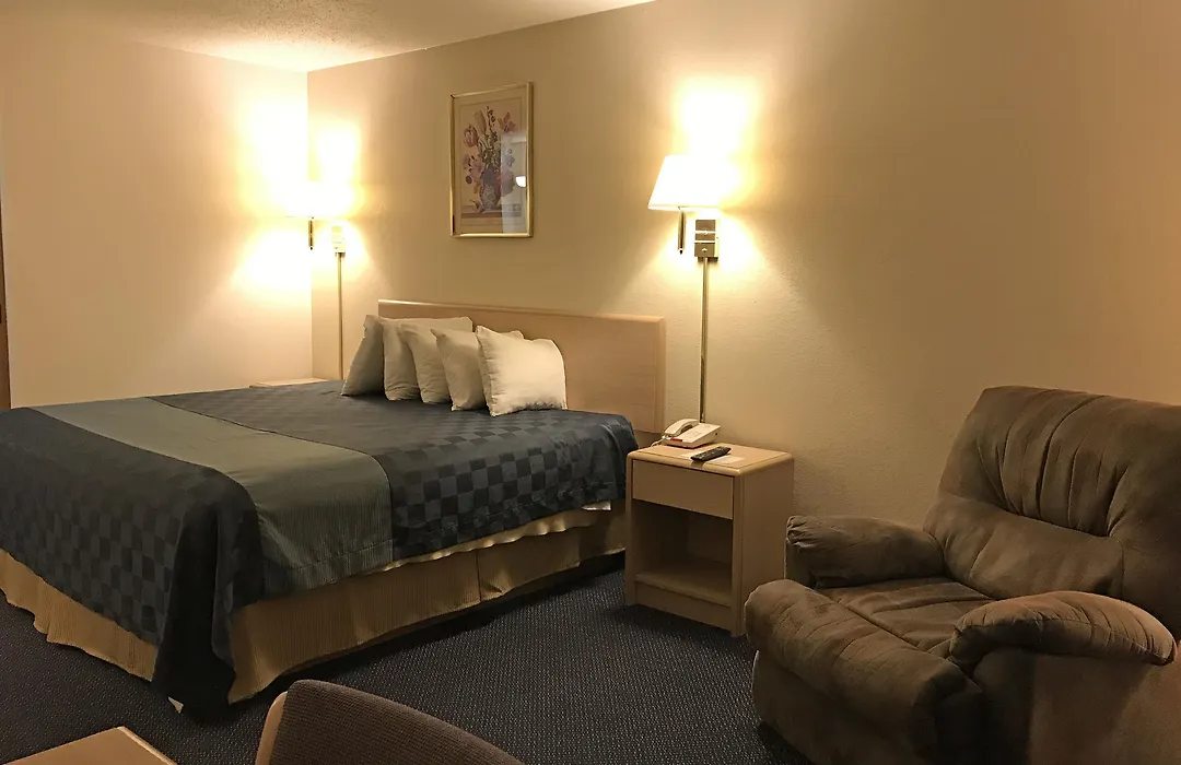 Americas Best Value Inn Champaign-1