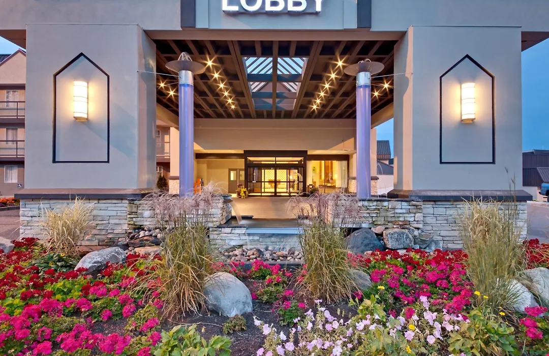 Coast Kamloops Hotel & Conference Centre-1