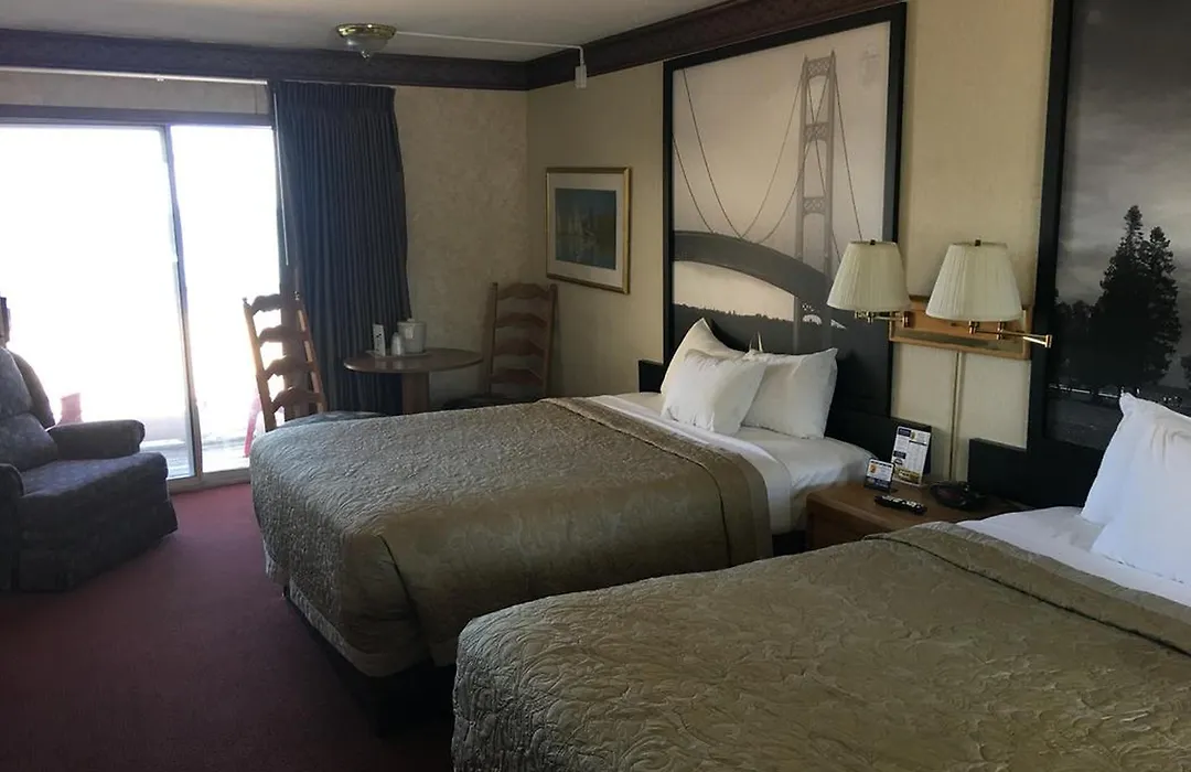 Super 8 Beachfront By Wyndham Mackinaw City, Mi-1