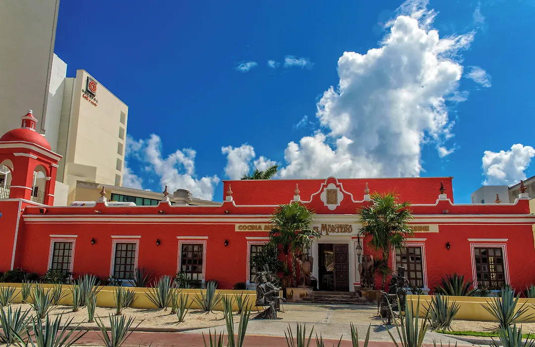 Krystal Cancun-1
