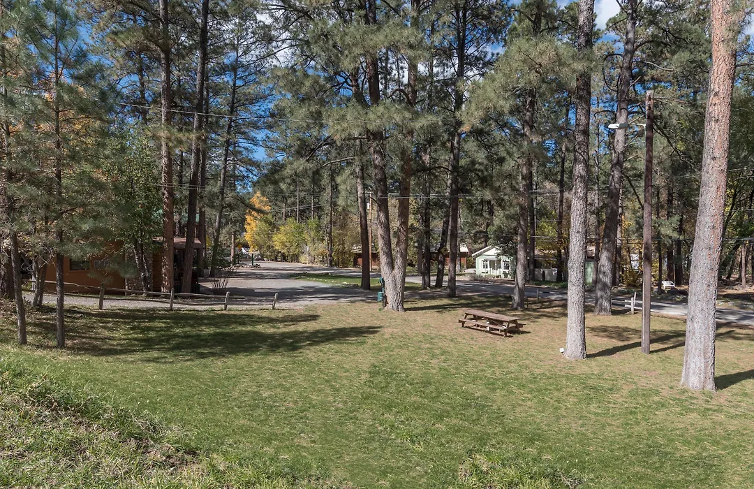 Upper Canyon Inn & Cabins-1