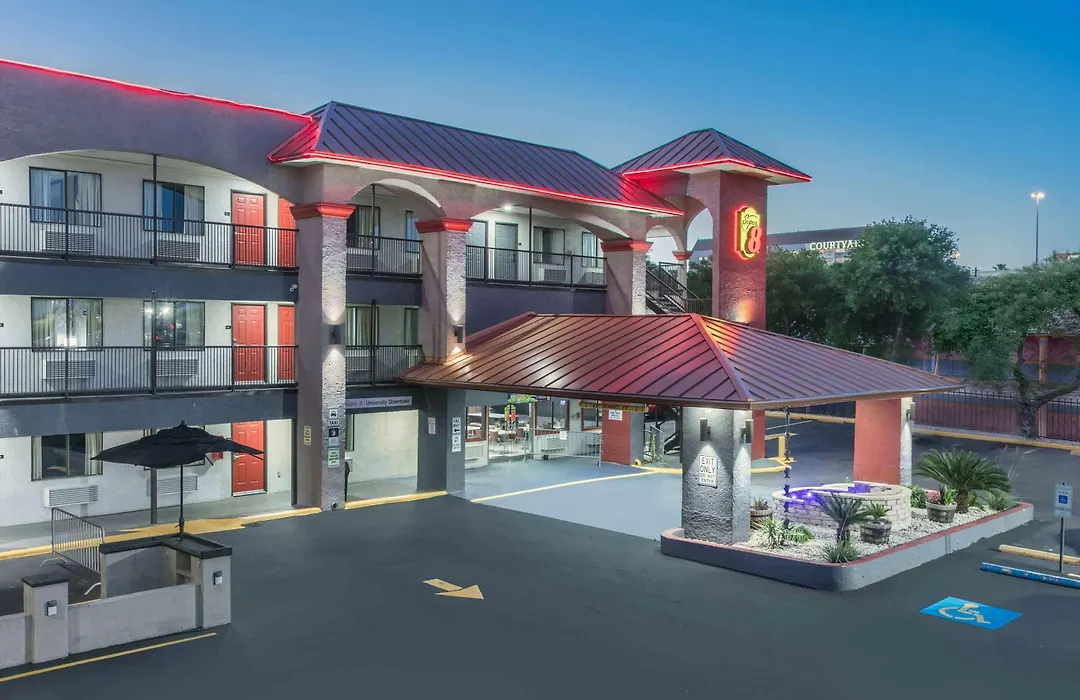 Super 8 By Wyndham Austin University/Downtown Area-1