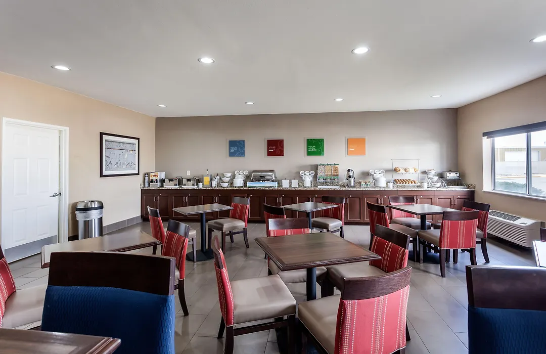 Comfort Suites Lincoln North-1
