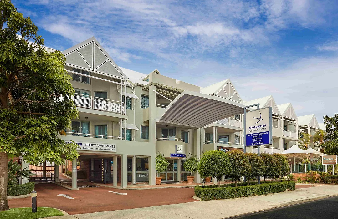 Broadwater Resort Como-1