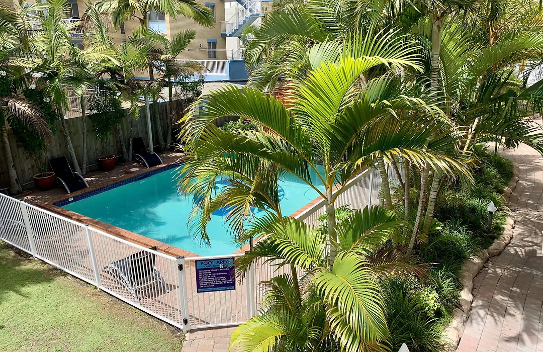 Outrigger Burleigh-1