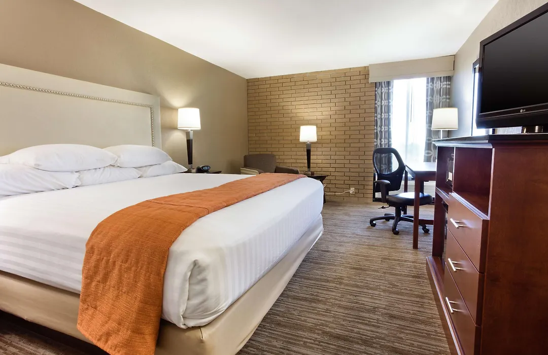 Drury Inn & Suites Kansas City Airport-1