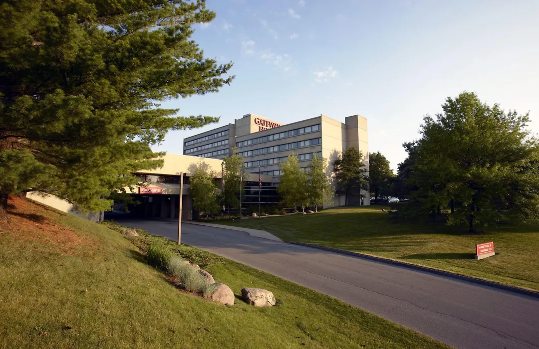 Gateway Hotel And Conference Center-1