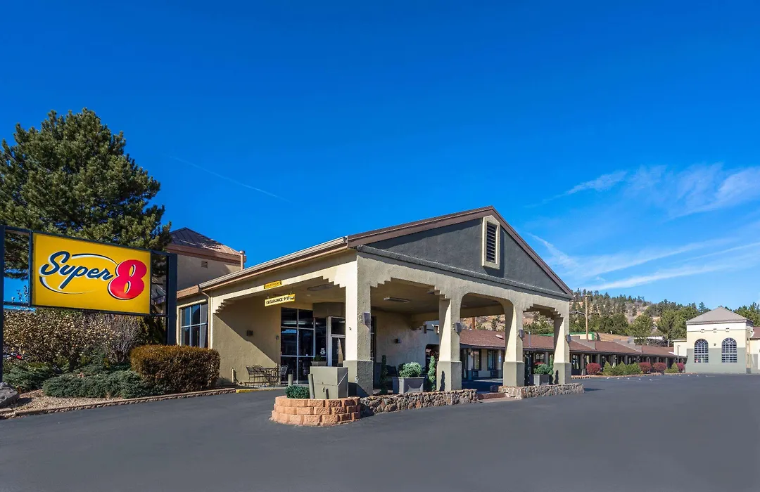 Super 8 By Wyndham Nau/Downtown Conference Center-1