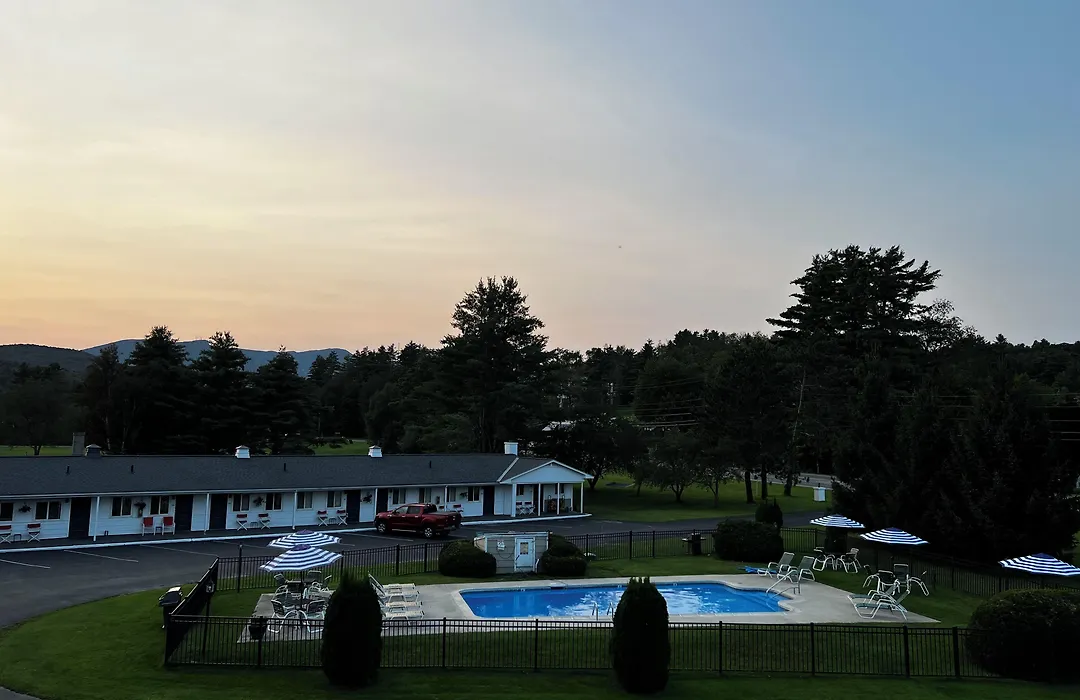 Stowe Motel & Snowdrift-1