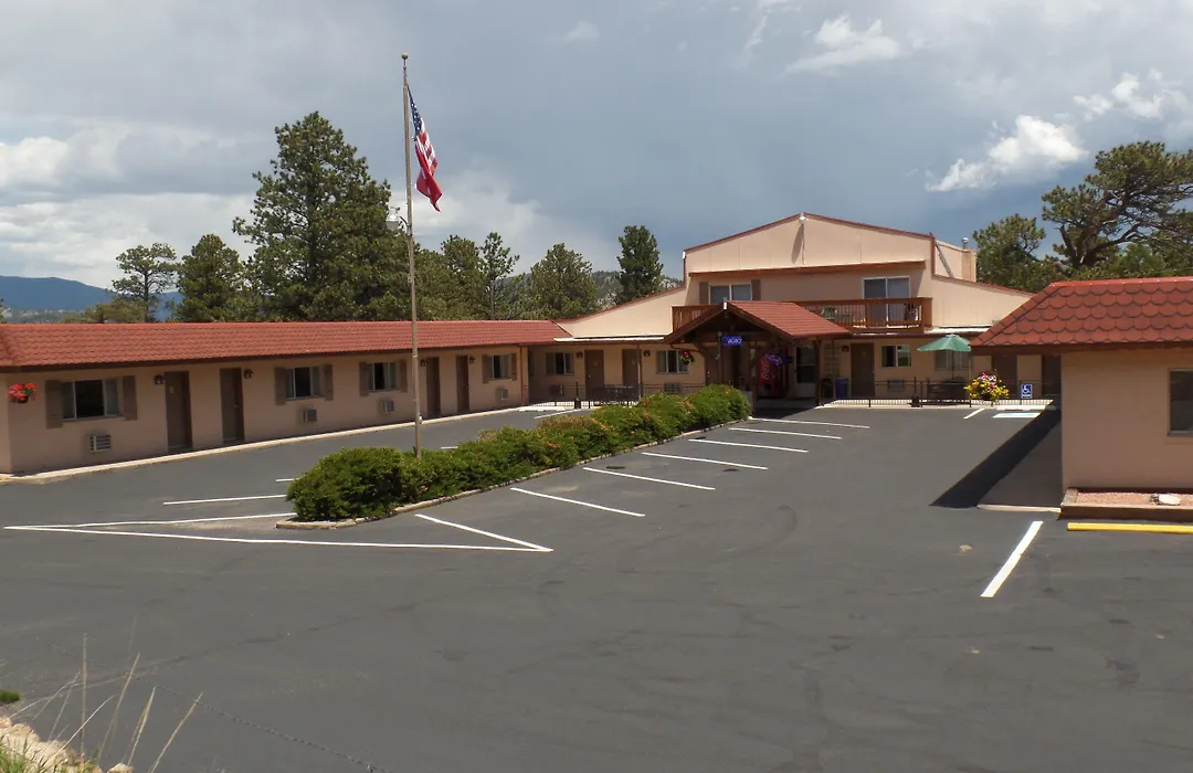 Kinnikinnik Motor Lodge-1