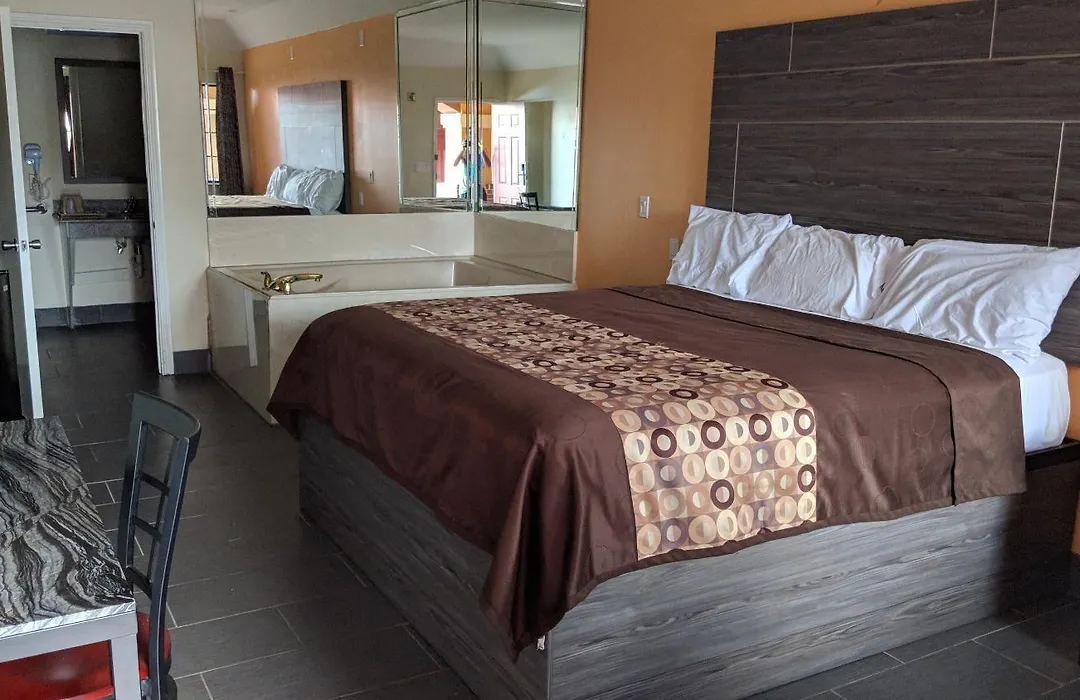 Regency Inn And Suites Galena Park-1