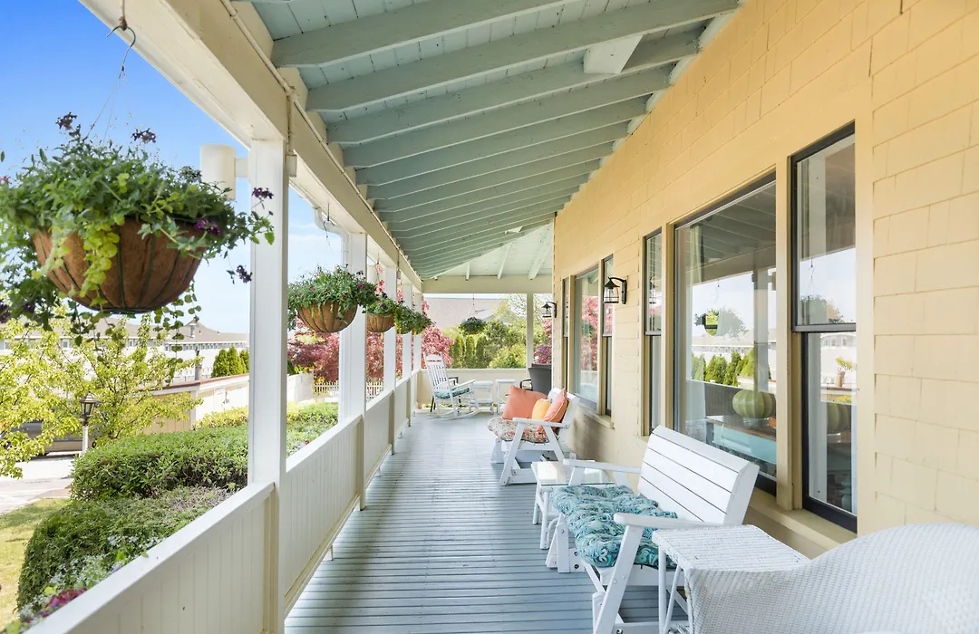 Colonial Inn-1
