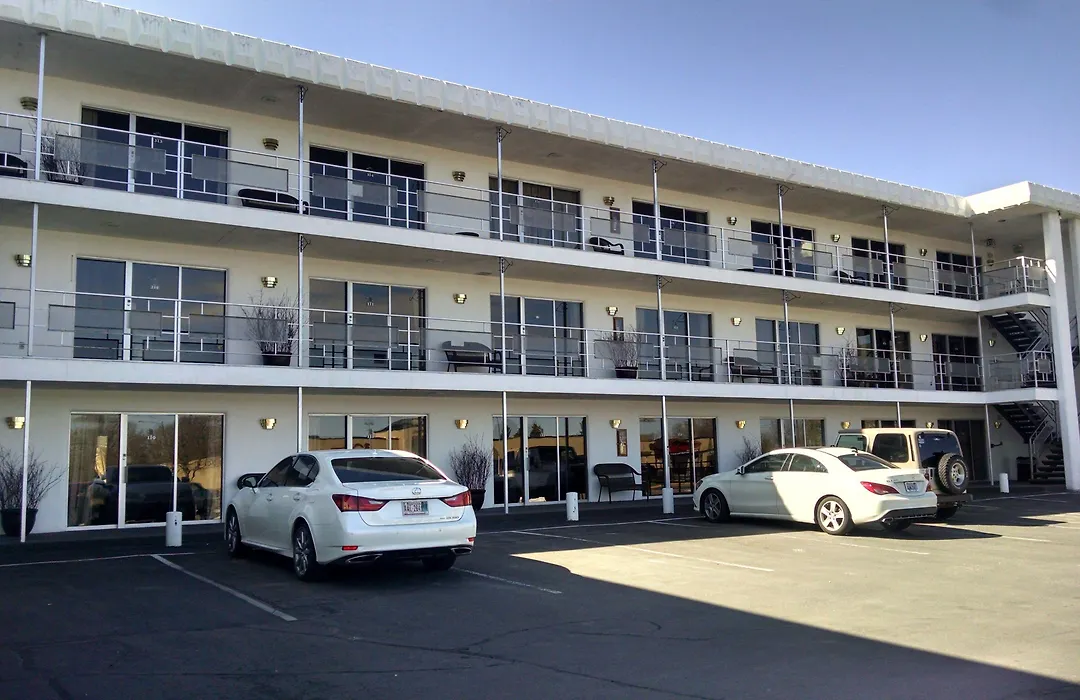 Lewis & Clark Motel - Bozeman-1