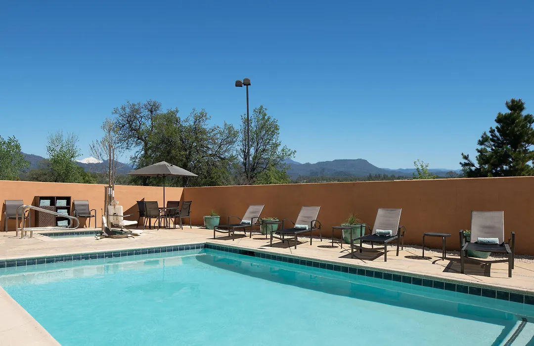 Fairfield Inn & Suites Redding-1