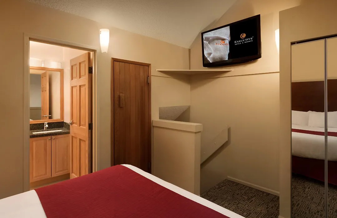 Mountain Side Hotel Whistler By Executive-1