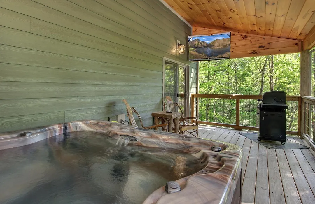 Bobcat Den Chalet-1