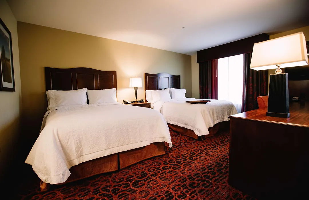 Hampton Inn & Suites Minot-1