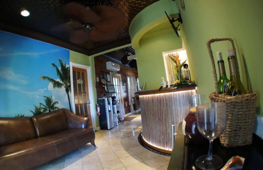 Seascape Tropical Inn (Adults Only)-1