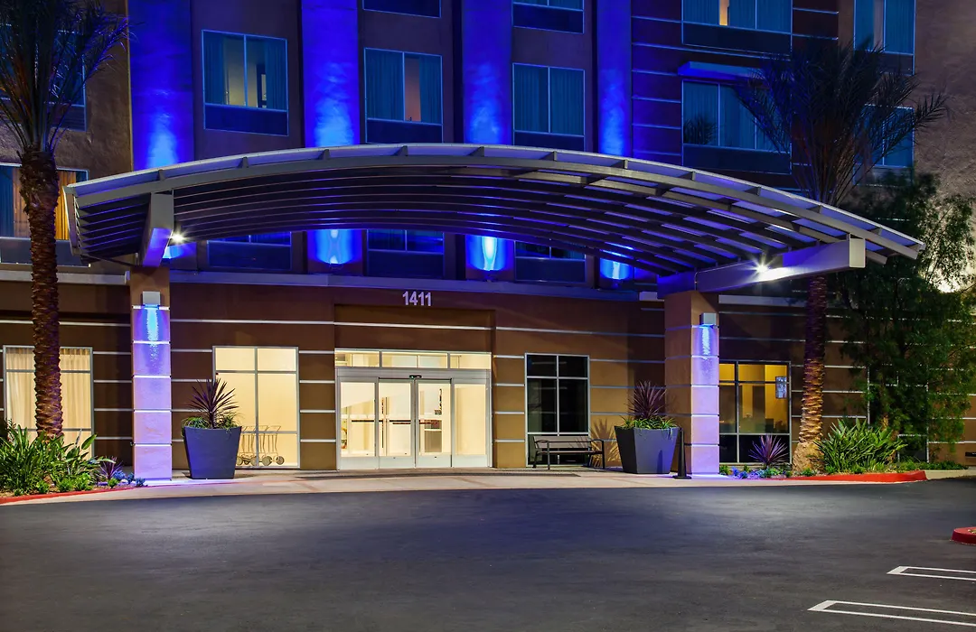 Holiday Inn Express & Suites Anaheim Resort Area By Ihg-1