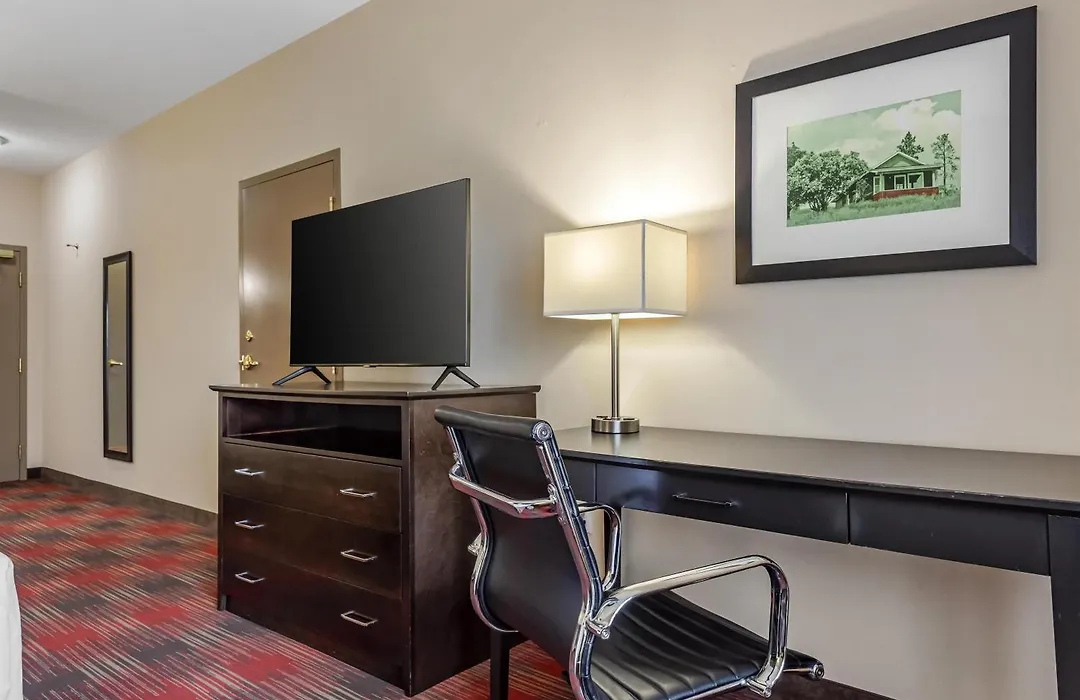 Best Western Plus Red Deer Inn & Suite-1