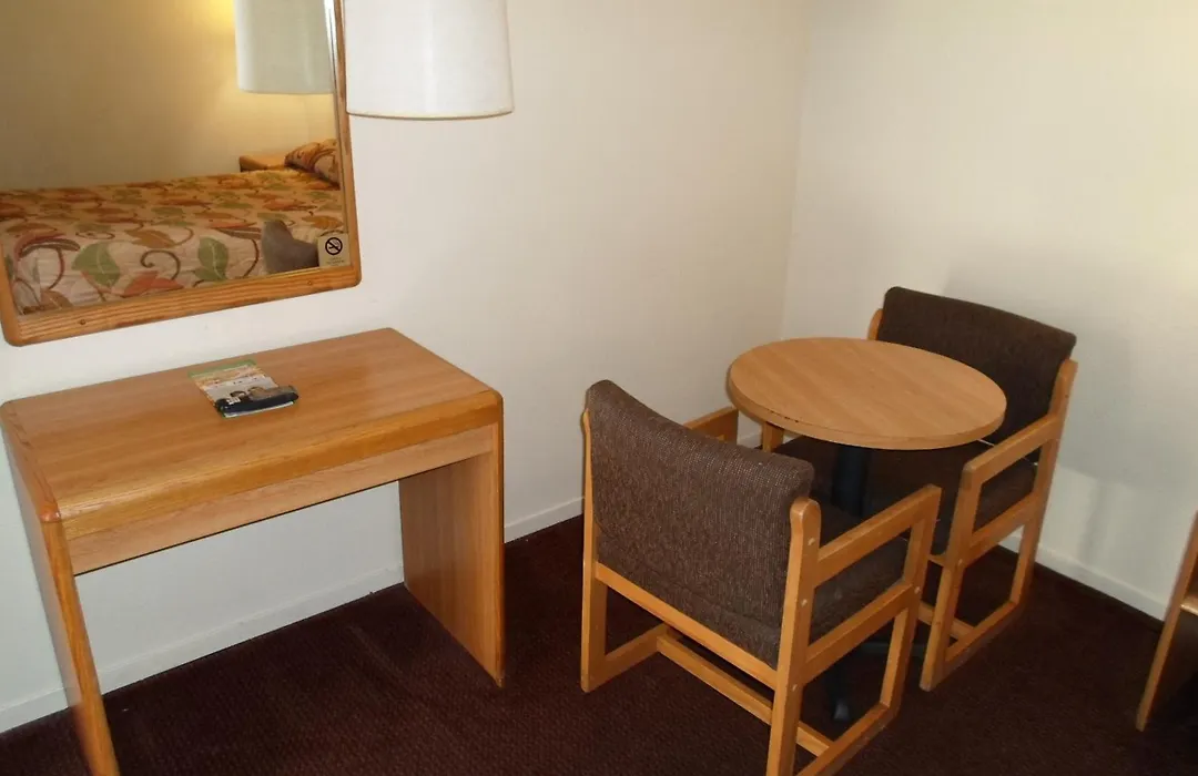 Ez 8 Motel Newark-1