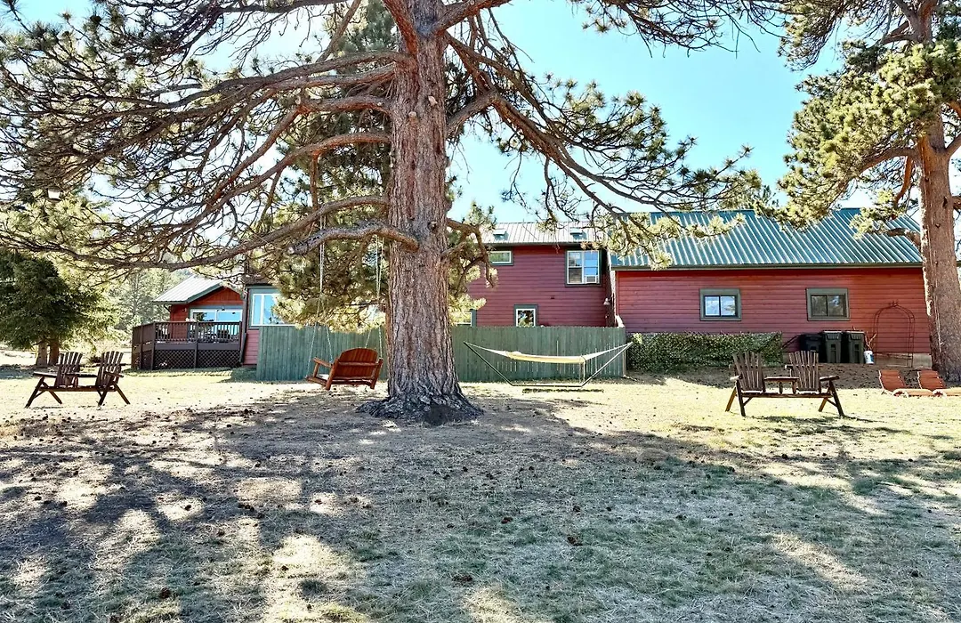 Mountain Shadows Cabins-1
