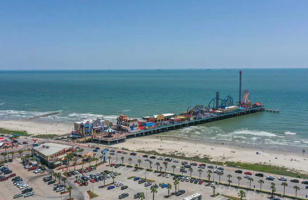 Xl Terrace, Lazy River, I-O Pools, Game Room, Spa, Beach, Luxury 2-2 Penthouse!-1