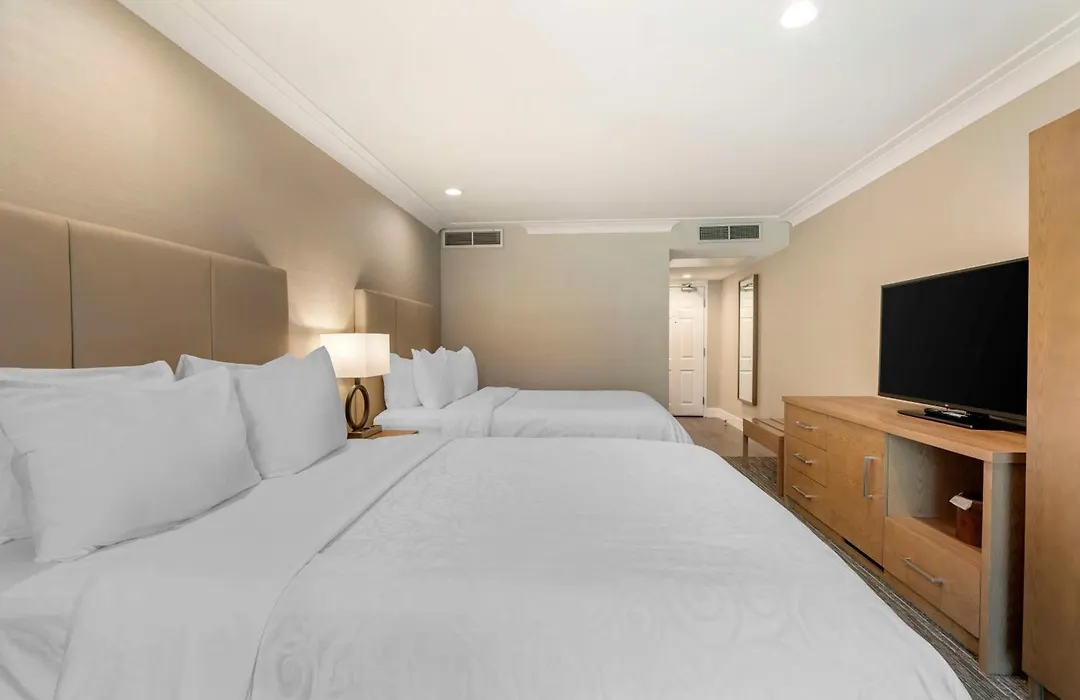 Best Western Plus Kelowna Hotel & Suites-1