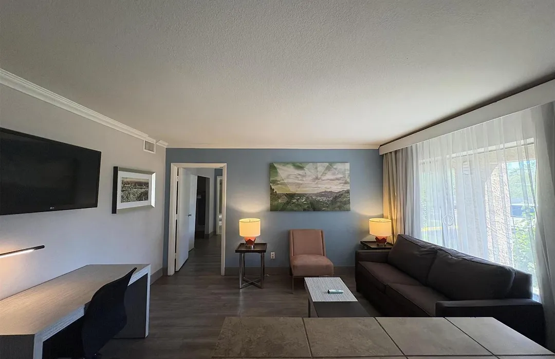 Surestay Innsuites Phoenix Hotel & Suites By Best Western-1