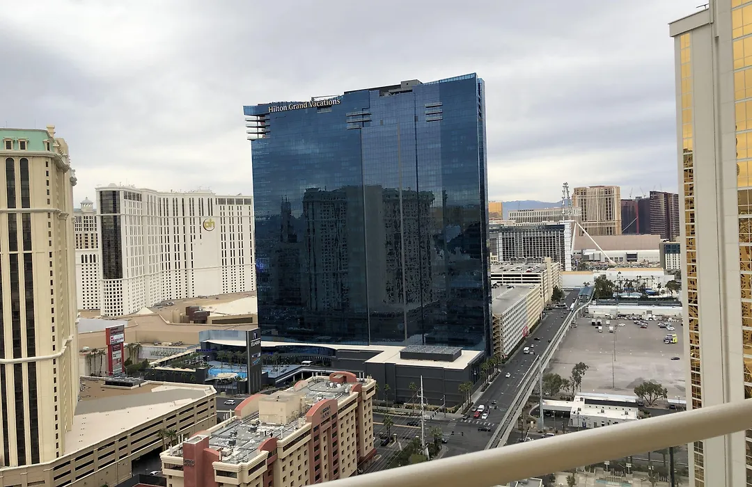 True 1Br Balcony Suite With Strip View At Mgm Signature-1