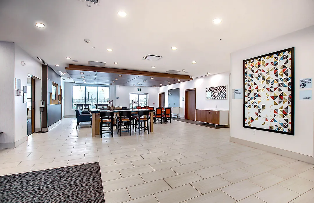 Holiday Inn Express & Suites - Calgary Airport Trail Ne By Ihg-1