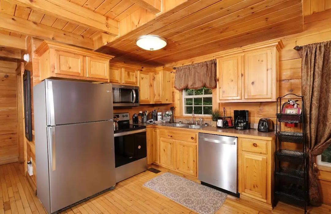 Gatlinburg Secret Splash - Private Indoor Pool, Outdoor Hot Tub, Jetted Tub + Game Room-1