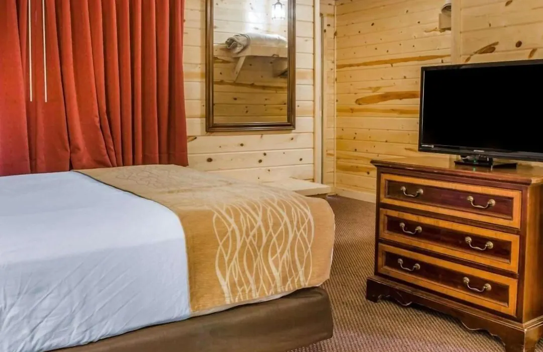Mackinac Lodge-1