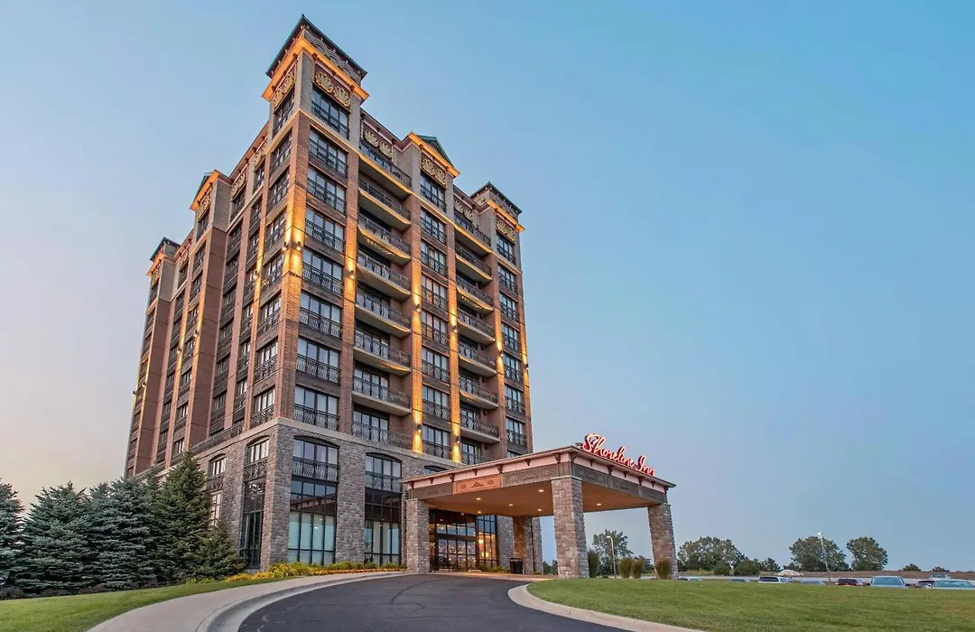 Shoreline Inn & Conference Center, An Ascend Collection Hotel-1