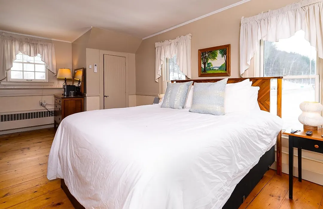 Brass Lantern Inn-1