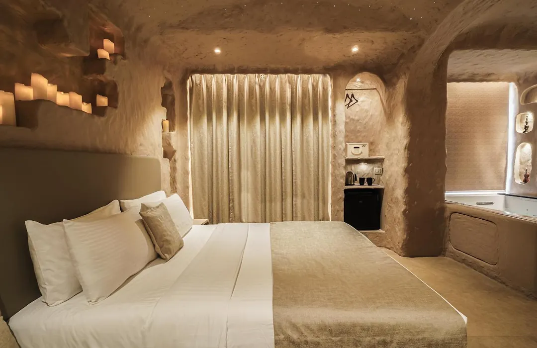 Dragonfly Hotel - The Art Hotel-1