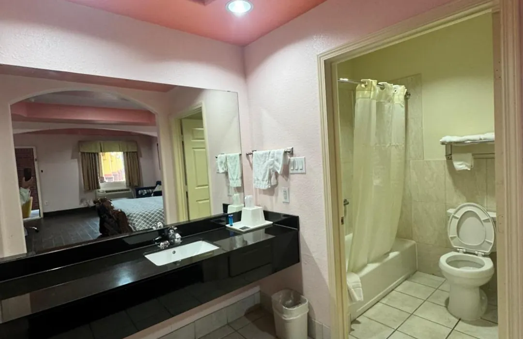 Raintree Inn And Suites-1