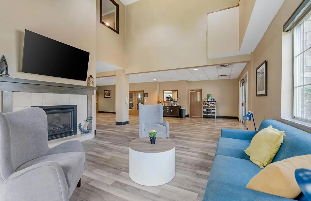Comfort Suites Lake Geneva East-1